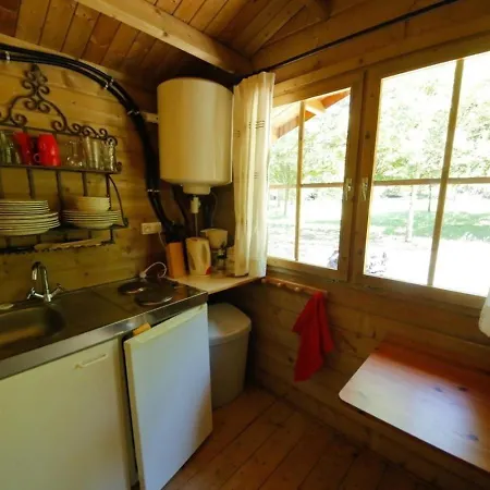 Domaine La Faix, La Cigogne Parque de Campismo *